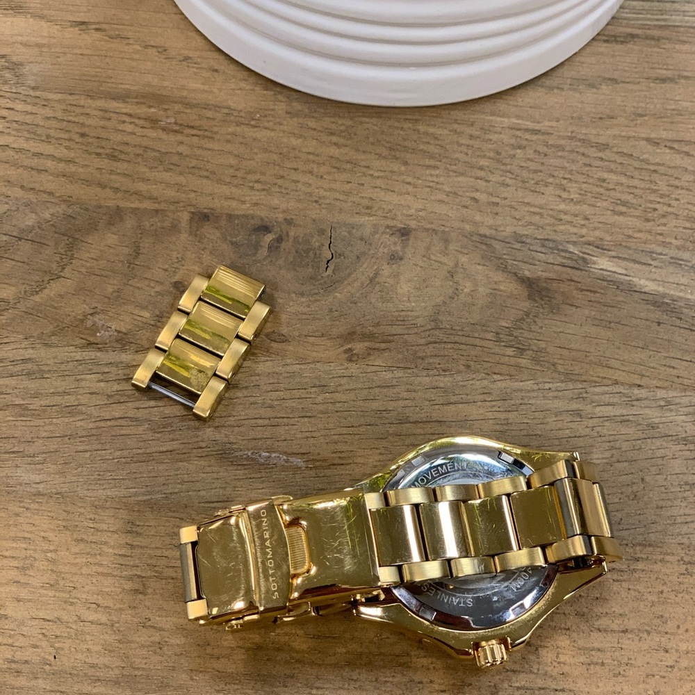Gold watch - Picture 3 of 3